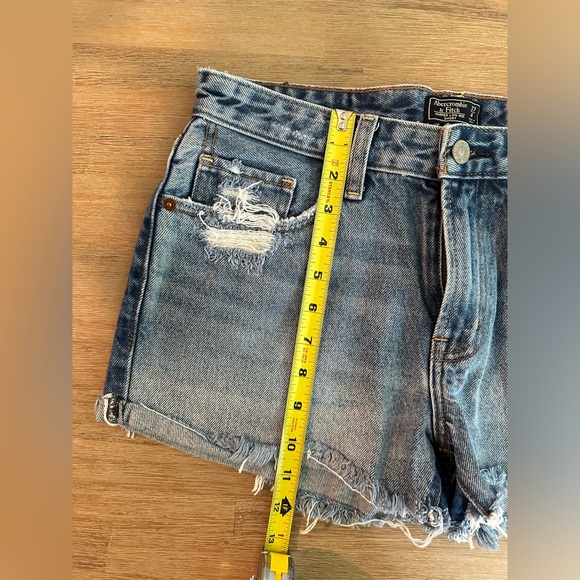 A&F | Low-rise Harper Jean Shorts | 27 | 4 - Picture 3 of 4